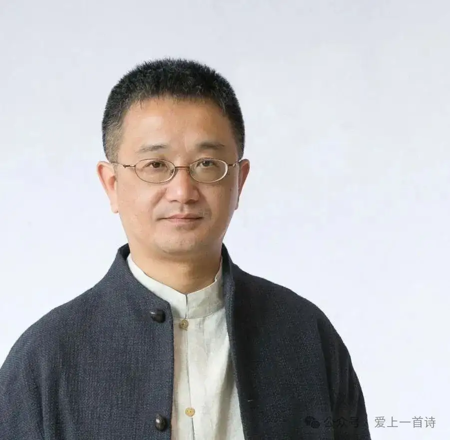 苏忠诗选：天那边有永恒，轮到了闹钟自然会响