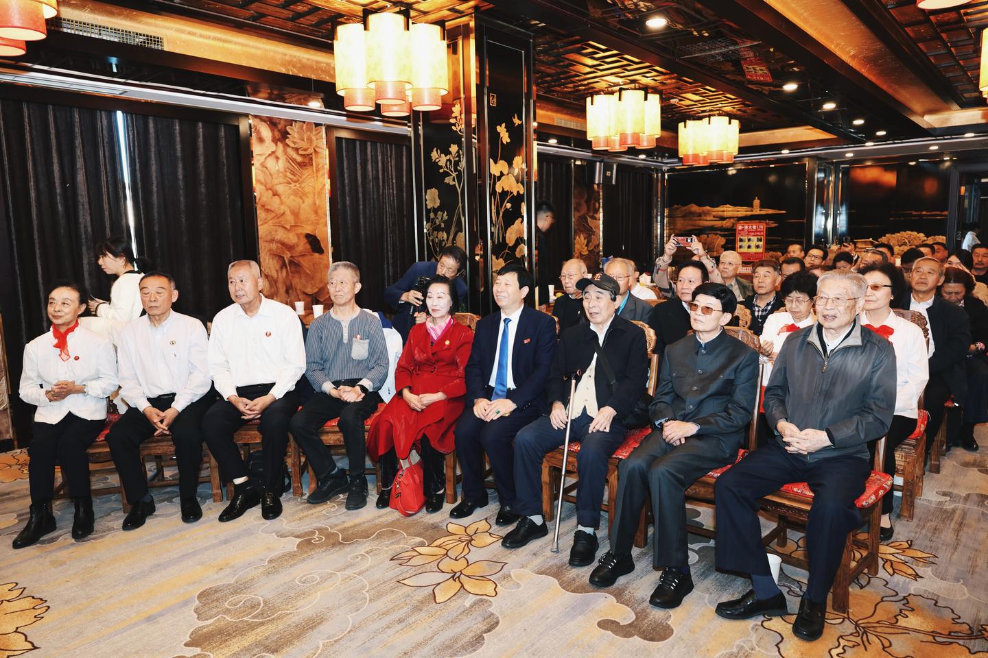 河南钧瓷大师李俊锋在北京开展艺术交流并接受媒体采访