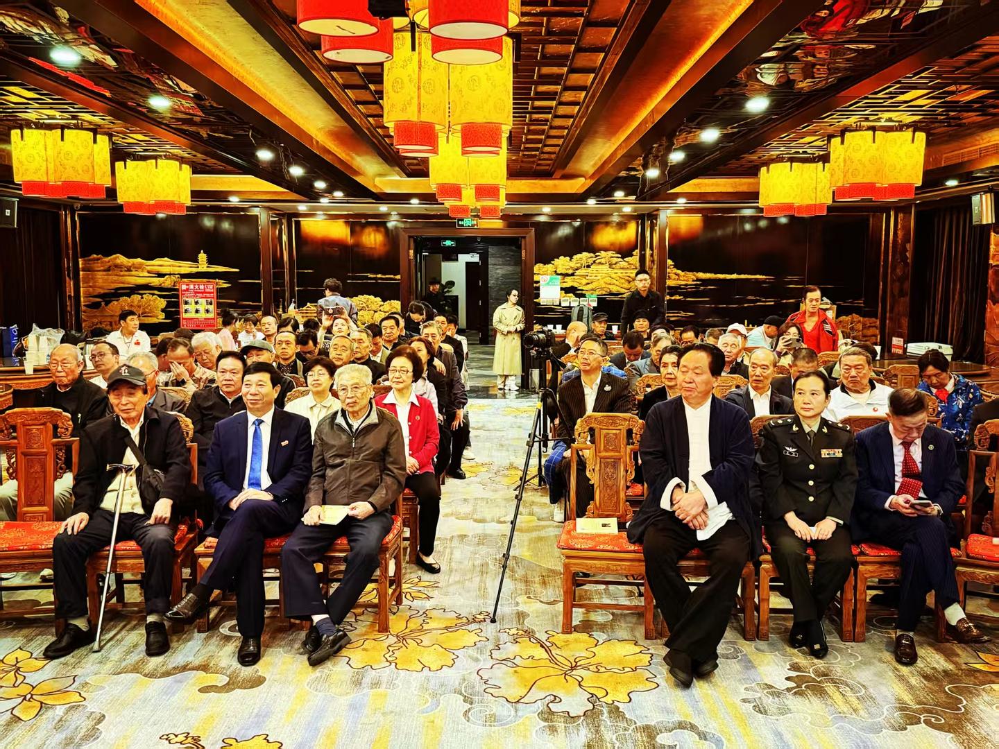 河南钧瓷大师李俊锋在北京开展艺术交流并接受媒体采访